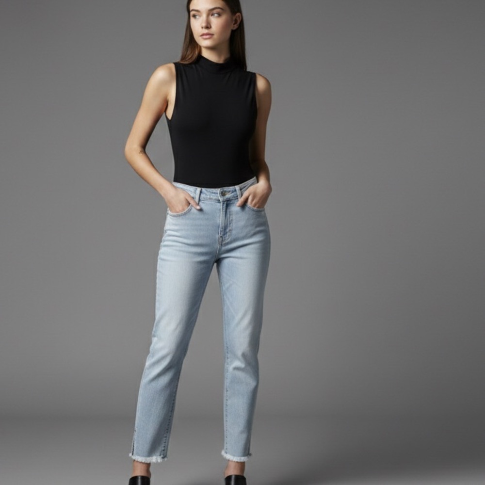 Kensie Women's Light Blue Cropped Jeans size 2/26 NWT